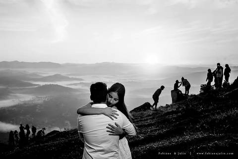 ensaio de csal, mairiporã, pedreira do DIB, ensaio de casal externo, look para ensaio, fabiana e julio, fotografia para sempre, victor mattos, andressa helena, espaço serra do mar, casamento, noivos, vestido de noiva, vestido listradoensaio de csal, mairi'