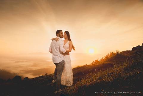 ensaio de csal, mairiporã, pedreira do DIB, ensaio de casal externo, look para ensaio, fabiana e julio, fotografia para sempre, victor mattos, andressa helena, espaço serra do mar, casamento, noivos, vestido de noiva, vestido listradoensaio de csal, mairi'