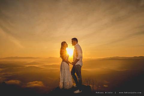 ensaio de csal, mairiporã, pedreira do DIB, ensaio de casal externo, look para ensaio, fabiana e julio, fotografia para sempre, victor mattos, andressa helena, espaço serra do mar, casamento, noivos, vestido de noiva, vestido listradoensaio de csal, mairi'