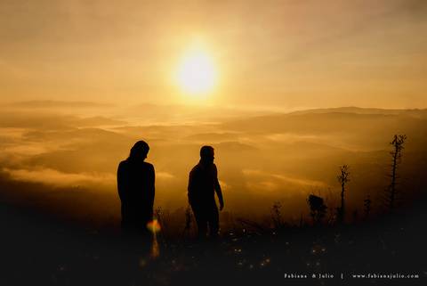 ensaio de csal, mairiporã, pedreira do DIB, ensaio de casal externo, look para ensaio, fabiana e julio, fotografia para sempre, victor mattos, andressa helena, espaço serra do mar, casamento, noivos, vestido de noiva, vestido listradoensaio de csal, mairi'