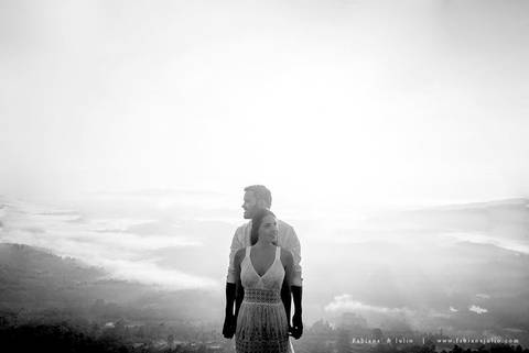 ensaio de csal, mairiporã, pedreira do DIB, ensaio de casal externo, look para ensaio, fabiana e julio, fotografia para sempre, victor mattos, andressa helena, espaço serra do mar, casamento, noivos, vestido de noiva, vestido listradoensaio de csal, mairi'