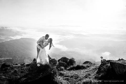 ensaio de csal, mairiporã, pedreira do DIB, ensaio de casal externo, look para ensaio, fabiana e julio, fotografia para sempre, victor mattos, andressa helena, espaço serra do mar, casamento, noivos, vestido de noiva, vestido listradoensaio de csal, mairi'