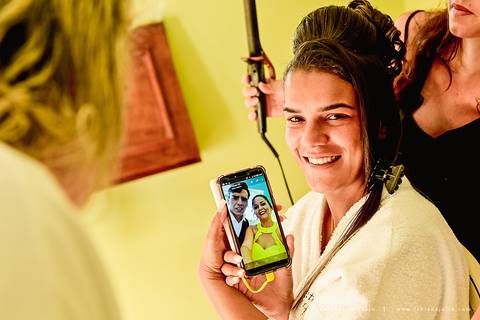 chacara do mosteiro, casamento, dia da noiva, gattos coiffeur, gaby da gattos, buffet sampaio, buque rosa, cerimonia no buffet, doces finos, noivo de preto, jeep compass, cadeira de cristal, valsa dos noivos, noiva, noivo , fabiana e julio'