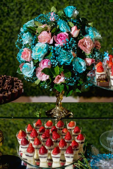 chacara do mosteiro, casamento, dia da noiva, gattos coiffeur, gaby da gattos, buffet sampaio, buque rosa, cerimonia no buffet, doces finos, noivo de preto, jeep compass, cadeira de cristal, valsa dos noivos, noiva, noivo , fabiana e julio'