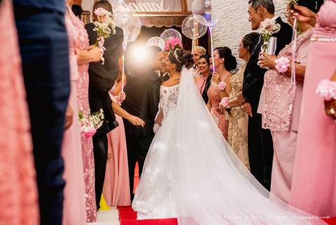 chacara do mosteiro, casamento, dia da noiva, gattos coiffeur, gaby da gattos, buffet sampaio, buque rosa, cerimonia no buffet, doces finos, noivo de preto, jeep compass, cadeira de cristal, valsa dos noivos, noiva, noivo , fabiana e julio'