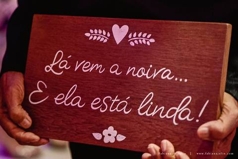 chacara do mosteiro, casamento, dia da noiva, gattos coiffeur, gaby da gattos, buffet sampaio, buque rosa, cerimonia no buffet, doces finos, noivo de preto, jeep compass, cadeira de cristal, valsa dos noivos, noiva, noivo , fabiana e julio'