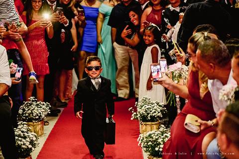 chacara do mosteiro, casamento, dia da noiva, gattos coiffeur, gaby da gattos, buffet sampaio, buque rosa, cerimonia no buffet, doces finos, noivo de preto, jeep compass, cadeira de cristal, valsa dos noivos, noiva, noivo , fabiana e julio'