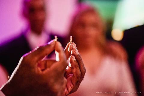 chacara do mosteiro, casamento, dia da noiva, gattos coiffeur, gaby da gattos, buffet sampaio, buque rosa, cerimonia no buffet, doces finos, noivo de preto, jeep compass, cadeira de cristal, valsa dos noivos, noiva, noivo , fabiana e julio'