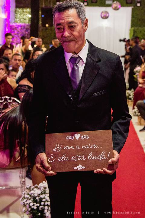 chacara do mosteiro, casamento, dia da noiva, gattos coiffeur, gaby da gattos, buffet sampaio, buque rosa, cerimonia no buffet, doces finos, noivo de preto, jeep compass, cadeira de cristal, valsa dos noivos, noiva, noivo , fabiana e juliochacara do moste'