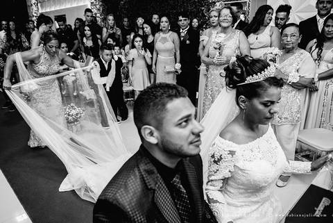 chacara do mosteiro, casamento, dia da noiva, gattos coiffeur, gaby da gattos, buffet sampaio, buque rosa, cerimonia no buffet, doces finos, noivo de preto, jeep compass, cadeira de cristal, valsa dos noivos, noiva, noivo , fabiana e juliochacara do moste'