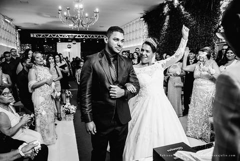 chacara do mosteiro, casamento, dia da noiva, gattos coiffeur, gaby da gattos, buffet sampaio, buque rosa, cerimonia no buffet, doces finos, noivo de preto, jeep compass, cadeira de cristal, valsa dos noivos, noiva, noivo , fabiana e julio'