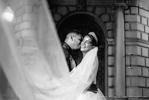 chacara do mosteiro, casamento, dia da noiva, gattos coiffeur, gaby da gattos, buffet sampaio, buque rosa, cerimonia no buffet, doces finos, noivo de preto, jeep compass, cadeira de cristal, valsa dos noivos, noiva, noivo , fabiana e julio'