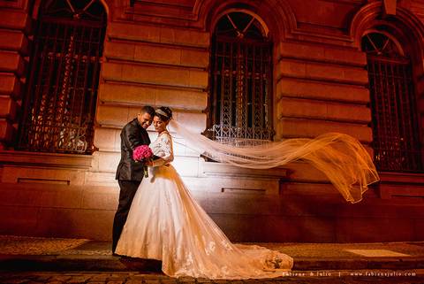 chacara do mosteiro, casamento, dia da noiva, gattos coiffeur, gaby da gattos, buffet sampaio, buque rosa, cerimonia no buffet, doces finos, noivo de preto, jeep compass, cadeira de cristal, valsa dos noivos, noiva, noivo , fabiana e julio'