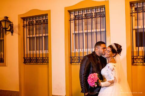 chacara do mosteiro, casamento, dia da noiva, gattos coiffeur, gaby da gattos, buffet sampaio, buque rosa, cerimonia no buffet, doces finos, noivo de preto, jeep compass, cadeira de cristal, valsa dos noivos, noiva, noivo , fabiana e julio'