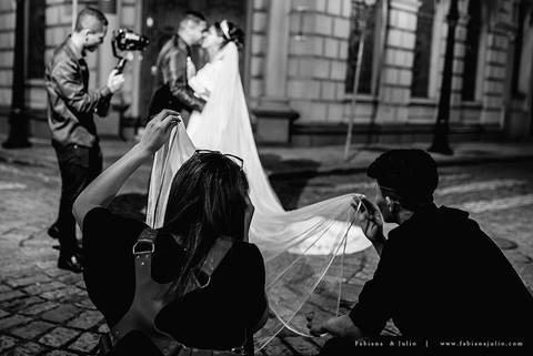 chacara do mosteiro, casamento, dia da noiva, gattos coiffeur, gaby da gattos, buffet sampaio, buque rosa, cerimonia no buffet, doces finos, noivo de preto, jeep compass, cadeira de cristal, valsa dos noivos, noiva, noivo , fabiana e julio'