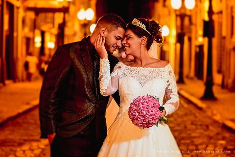 chacara do mosteiro, casamento, dia da noiva, gattos coiffeur, gaby da gattos, buffet sampaio, buque rosa, cerimonia no buffet, doces finos, noivo de preto, jeep compass, cadeira de cristal, valsa dos noivos, noiva, noivo , fabiana e julio'