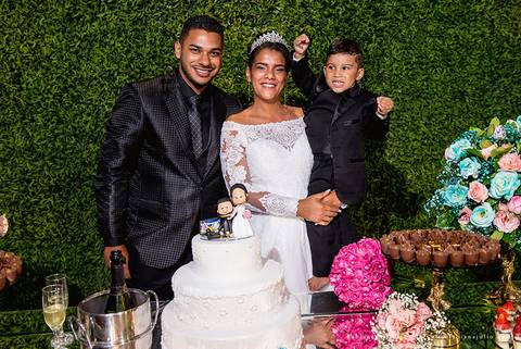 chacara do mosteiro, casamento, dia da noiva, gattos coiffeur, gaby da gattos, buffet sampaio, buque rosa, cerimonia no buffet, doces finos, noivo de preto, jeep compass, cadeira de cristal, valsa dos noivos, noiva, noivo , fabiana e julio'