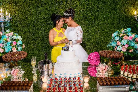 chacara do mosteiro, casamento, dia da noiva, gattos coiffeur, gaby da gattos, buffet sampaio, buque rosa, cerimonia no buffet, doces finos, noivo de preto, jeep compass, cadeira de cristal, valsa dos noivos, noiva, noivo , fabiana e julio'