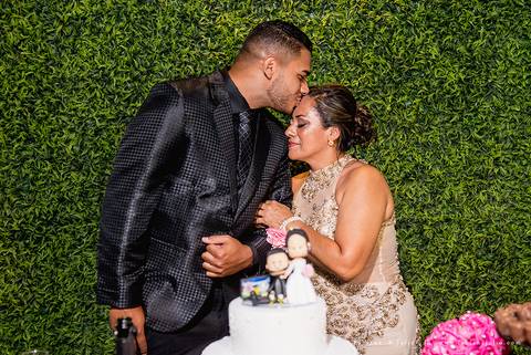 chacara do mosteiro, casamento, dia da noiva, gattos coiffeur, gaby da gattos, buffet sampaio, buque rosa, cerimonia no buffet, doces finos, noivo de preto, jeep compass, cadeira de cristal, valsa dos noivos, noiva, noivo , fabiana e julio'