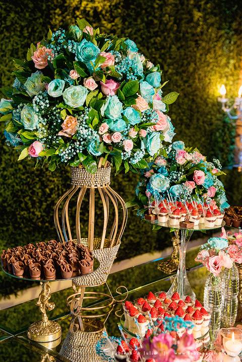 chacara do mosteiro, casamento, dia da noiva, gattos coiffeur, gaby da gattos, buffet sampaio, buque rosa, cerimonia no buffet, doces finos, noivo de preto, jeep compass, cadeira de cristal, valsa dos noivos, noiva, noivo , fabiana e julio'