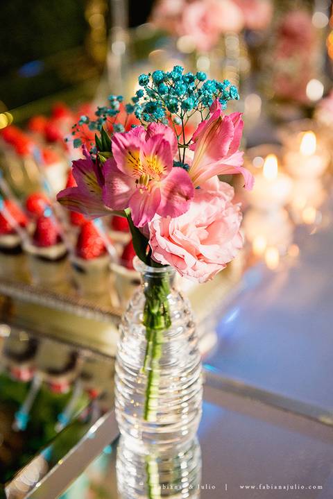 chacara do mosteiro, casamento, dia da noiva, gattos coiffeur, gaby da gattos, buffet sampaio, buque rosa, cerimonia no buffet, doces finos, noivo de preto, jeep compass, cadeira de cristal, valsa dos noivos, noiva, noivo , fabiana e julio'