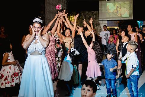 chacara do mosteiro, casamento, dia da noiva, gattos coiffeur, gaby da gattos, buffet sampaio, buque rosa, cerimonia no buffet, doces finos, noivo de preto, jeep compass, cadeira de cristal, valsa dos noivos, noiva, noivo , fabiana e julio'