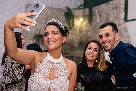 chacara do mosteiro, casamento, dia da noiva, gattos coiffeur, gaby da gattos, buffet sampaio, buque rosa, cerimonia no buffet, doces finos, noivo de preto, jeep compass, cadeira de cristal, valsa dos noivos, noiva, noivo , fabiana e julio'