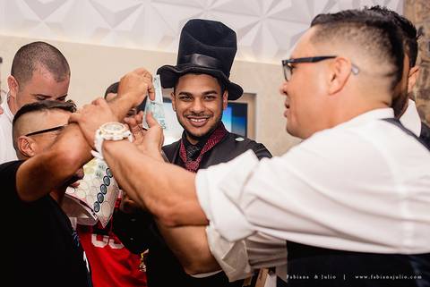 chacara do mosteiro, casamento, dia da noiva, gattos coiffeur, gaby da gattos, buffet sampaio, buque rosa, cerimonia no buffet, doces finos, noivo de preto, jeep compass, cadeira de cristal, valsa dos noivos, noiva, noivo , fabiana e julio'