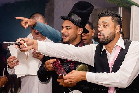 chacara do mosteiro, casamento, dia da noiva, gattos coiffeur, gaby da gattos, buffet sampaio, buque rosa, cerimonia no buffet, doces finos, noivo de preto, jeep compass, cadeira de cristal, valsa dos noivos, noiva, noivo , fabiana e julio'