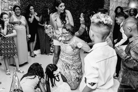 chacara do mosteiro, casamento, dia da noiva, gattos coiffeur, gaby da gattos, buffet sampaio, buque rosa, cerimonia no buffet, doces finos, noivo de preto, jeep compass, cadeira de cristal, valsa dos noivos, noiva, noivo , fabiana e julio'