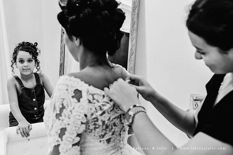 mariana assis, dia da noiva, loubg mariana assis, acic, casamento no acic, shamah flores, buque rosa, ursinho para daminha, daminha com urso, alianças no urso, vestido de noiva, fabiana e julio, fotografia de casamento, igreja são franscido de assis cubat'