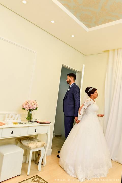 mariana assis, dia da noiva, loubg mariana assis, acic, casamento no acic, shamah flores, buque rosa, ursinho para daminha, daminha com urso, alianças no urso, vestido de noiva, fabiana e julio, fotografia de casamento, igreja são franscido de assis cubat'