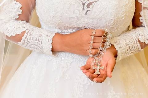 mariana assis, dia da noiva, loubg mariana assis, acic, casamento no acic, shamah flores, buque rosa, ursinho para daminha, daminha com urso, alianças no urso, vestido de noiva, fabiana e julio, fotografia de casamento, igreja são franscido de assis cubat'