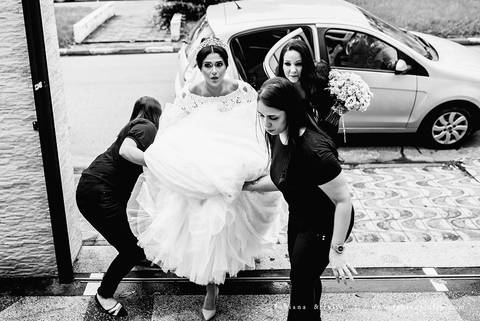 mariana assis, dia da noiva, loubg mariana assis, acic, casamento no acic, shamah flores, buque rosa, ursinho para daminha, daminha com urso, alianças no urso, vestido de noiva, fabiana e julio, fotografia de casamento, igreja são franscido de assis cubat'