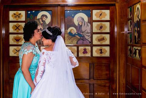 mariana assis, dia da noiva, loubg mariana assis, acic, casamento no acic, shamah flores, buque rosa, ursinho para daminha, daminha com urso, alianças no urso, vestido de noiva, fabiana e julio, fotografia de casamento, igreja são franscido de assis cubat'