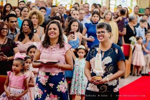 mariana assis, dia da noiva, loubg mariana assis, acic, casamento no acic, shamah flores, buque rosa, ursinho para daminha, daminha com urso, alianças no urso, vestido de noiva, fabiana e julio, fotografia de casamento, azahoo, terno azul'
