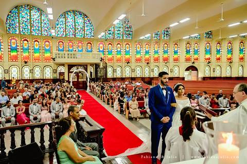 mariana assis, dia da noiva, loubg mariana assis, acic, casamento no acic, shamah flores, buque rosa, ursinho para daminha, daminha com urso, alianças no urso, vestido de noiva, fabiana e julio, fotografia de casamento, azahoo, terno azul'