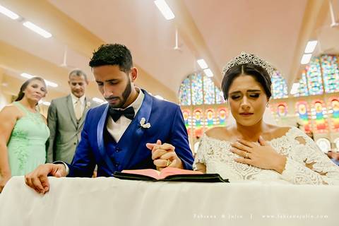 mariana assis, dia da noiva, loubg mariana assis, acic, casamento no acic, shamah flores, buque rosa, ursinho para daminha, daminha com urso, alianças no urso, vestido de noiva, fabiana e julio, fotografia de casamento, azahoo, terno azul'