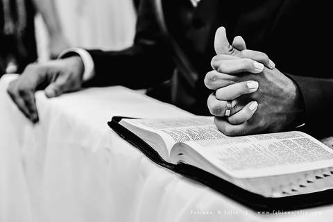 mariana assis, dia da noiva, loubg mariana assis, acic, casamento no acic, shamah flores, buque rosa, ursinho para daminha, daminha com urso, alianças no urso, vestido de noiva, fabiana e julimariana assis, dio, fotografia de casamento, azahoo, terno azul'