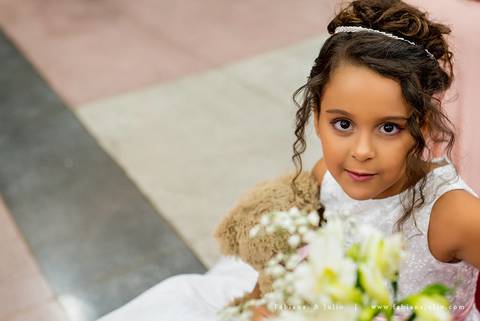 mariana assis, dia da noiva, loubg mariana assis, acic, casamento no acic, shamah flores, buque rosa, ursinho para daminha, daminha com urso, alianças no urso, vestido de noiva, fabiana e julio, fotografia de casamento, azahoo, terno azulmariana assis, di'