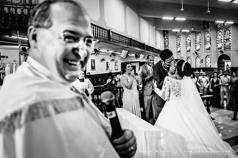 mariana assis, dia da noiva, loubg mariana assis, acic, casamento no acic, shamah flores, buque rosa, ursinho para daminha, daminha com urso, alianças no urso, vestido de noiva, fabiana e julio, fotografia de casamento, azahoo, terno azul'