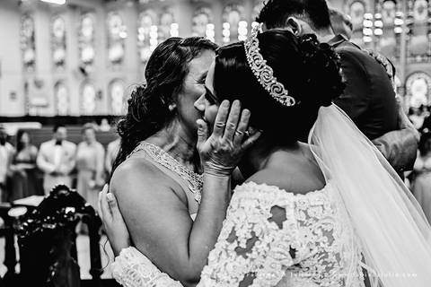 mariana assis, dia da noiva, loubg mariana assis, acic, casamento no acic, shamah flores, buque rosa, ursinho para daminha, daminha com urso, alianças no urso, vestido de noiva, fabiana e julio, fotografia de casamento, azahoo, terno azul'