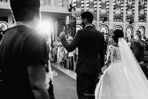 mariana assis, dia da noiva, loubg mariana assis, acic, casamento no acic, shamah flores, buque rosa, ursinho para daminha, daminha com urso, alianças no urso, vestido de noiva, fabiana e julio, fotografia de casamento, azahoo, terno azul'