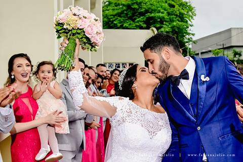 mariana assis, dia da noiva, loubg mariana assis, acic, casamento no acic, shamah flores, buque rosa, ursinho para daminha, daminha com urso, alianças no urso, vestido de noiva, fabiana e julio, fotografia de casamento, azahoo, terno azul'