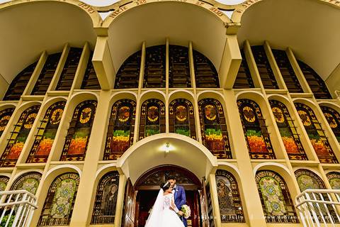 mariana assis, dia da noiva, loubg mariana assis, acic, casamento no acic, shamah flores, buque rosa, ursinho para daminha, daminha com urso, alianças no urso, vestido de noiva, fabiana e julio, fotografia de casamento, azahoo, terno azul'