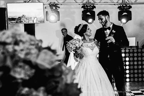 mariana assis, dia da noiva, loubg mariana assis, acic, casamento no acic, shamah flores, buque rosa, ursinho para daminha, daminha com urso, alianças no urso, vestido de noiva, fabiana e julio, fotografia de casamento, azahoo, terno azul'