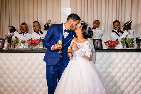 mariana assis, dia da noiva, loubg mariana assis, acic, casamento no acic, shamah flores, buque rosa, ursinho para daminha, daminha com urso, alianças no urso, vestido de noiva, fabiana e julio, fotografia de casamento, azahoo, terno azul'