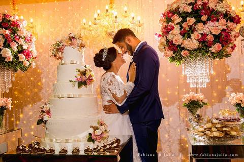 mariana assis, dia da noiva, loubg mariana assis, acic, casamento no acic, shamah flores, buque rosa, ursinho para daminha, daminha com urso, alianças no urso, vestido de noiva, fabiana e julio, fotografia de casamento, azahoo, terno azul'