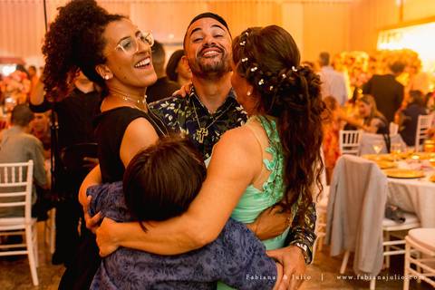 mariana assis, dia da noiva, loubg mariana assis, acic, casamento no acic, shamah flores, buque rosa, ursinho para daminha, daminha com urso, alianças no urso, vestido de noiva, fabiana e julio, fotografia de casamento, azahoo, terno azul'