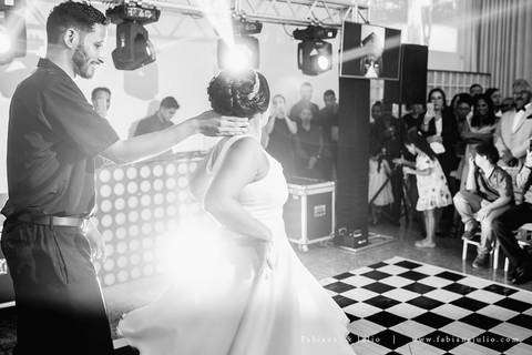 mariana assis, dia da noiva, loubg mariana assis, acic, casamento no acic, shamah flores, buque rosa, ursinho para daminha, daminha com urso, alianças no urso, vestido de noiva, fabiana e julio, fotografia de casamento, azahoo, terno azulmariana assis, di'